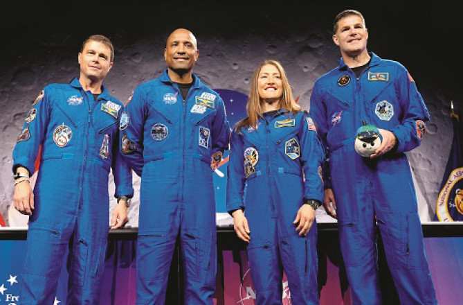 چاند کے مدار میں چکّر لگانے کی اہمیت